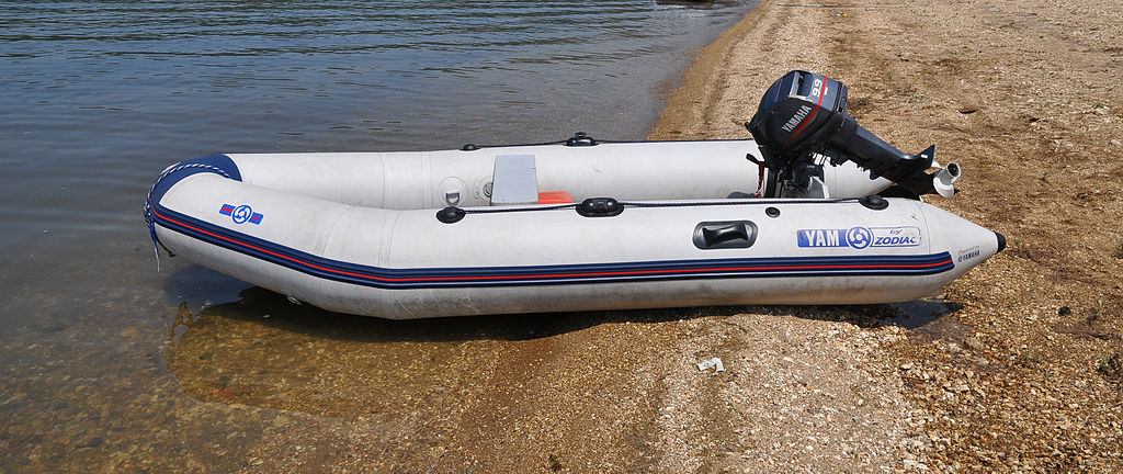 cleaning inflatable boat