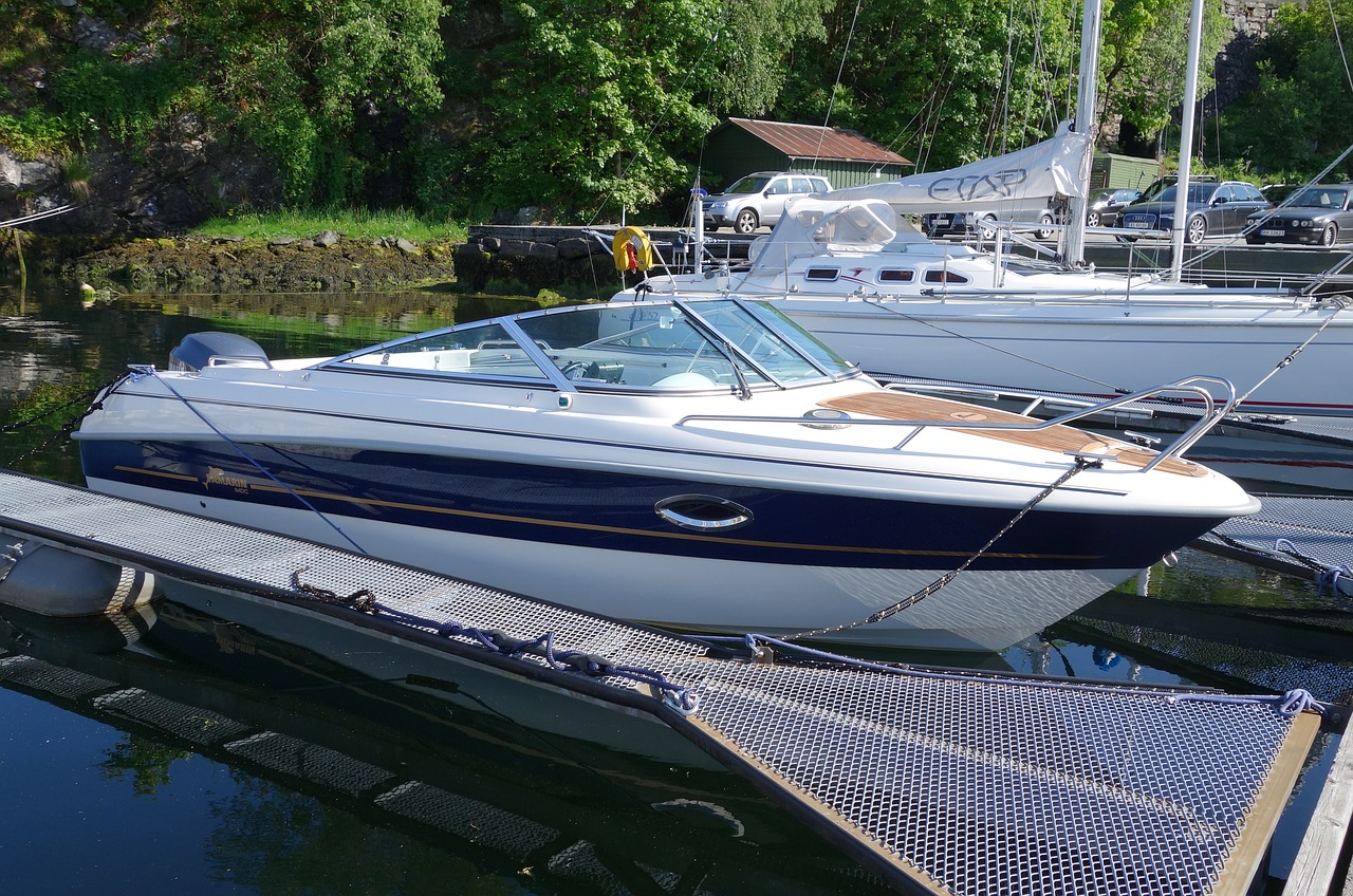 How to Patch a Fiberglass Boat Image